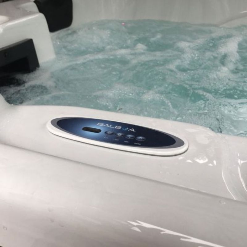 H2O 500 Series 13A Plug & Play Hot Tub 2100 x 1600 x 800 mm